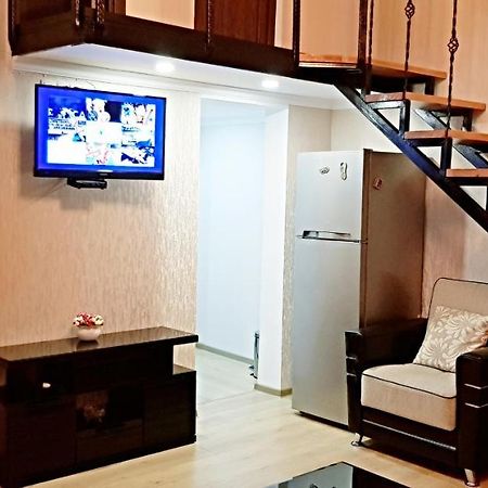 טביליסי Bright And Cozy Apartment On Aghmashenebeli Avenue מראה חיצוני תמונה