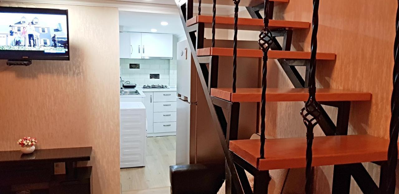 טביליסי Bright And Cozy Apartment On Aghmashenebeli Avenue מראה חיצוני תמונה