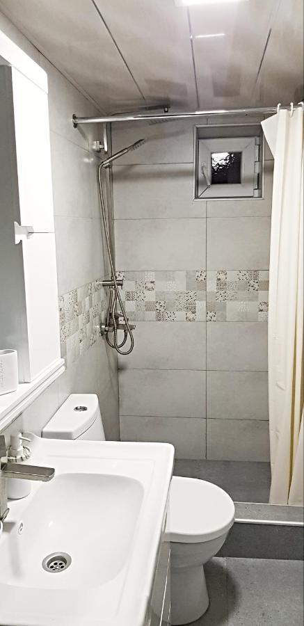 טביליסי Bright And Cozy Apartment On Aghmashenebeli Avenue מראה חיצוני תמונה