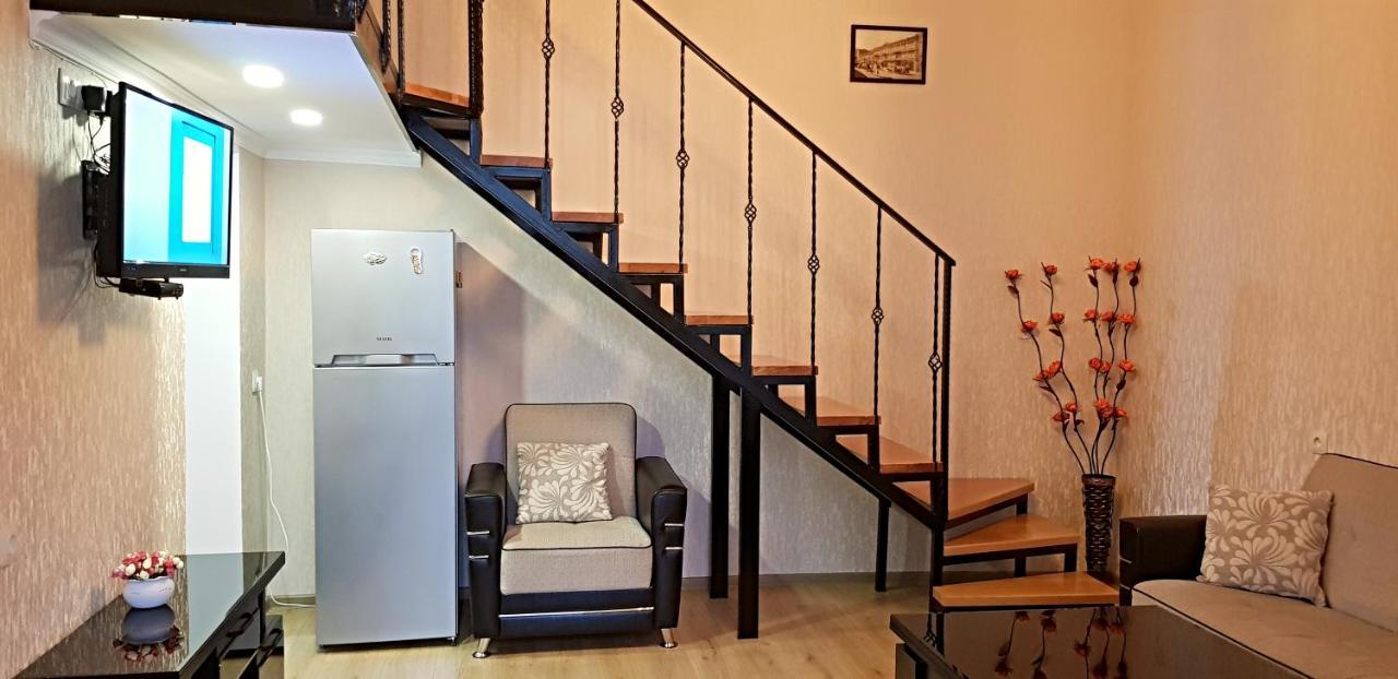 טביליסי Bright And Cozy Apartment On Aghmashenebeli Avenue מראה חיצוני תמונה