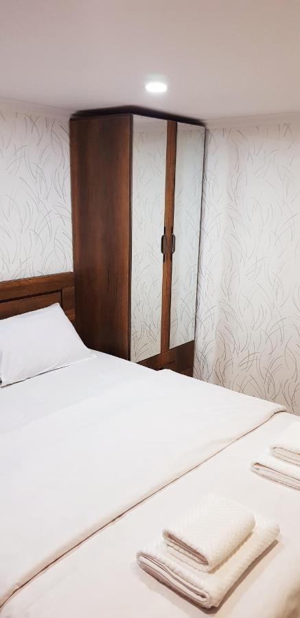 טביליסי Bright And Cozy Apartment On Aghmashenebeli Avenue מראה חיצוני תמונה