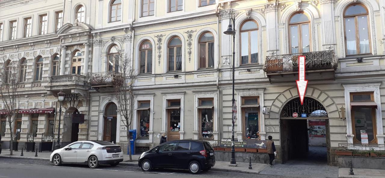 טביליסי Bright And Cozy Apartment On Aghmashenebeli Avenue מראה חיצוני תמונה